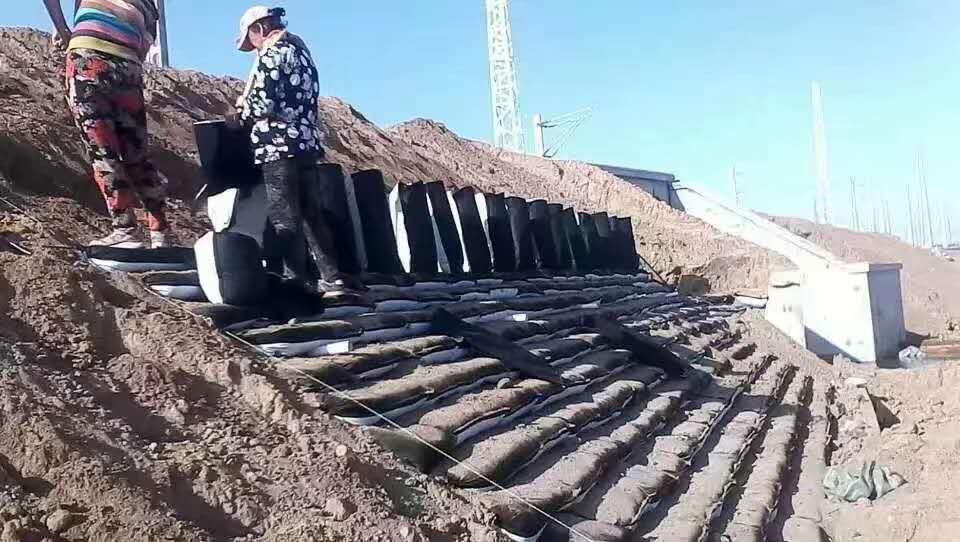 探討三維排水柔性生態(tài)護坡技術