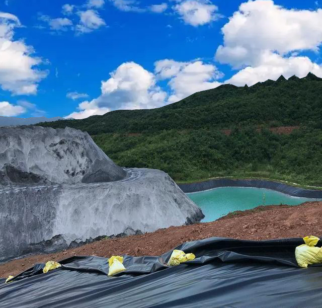 場地位于河漫灘的人工湖如何防止湖水滲漏？