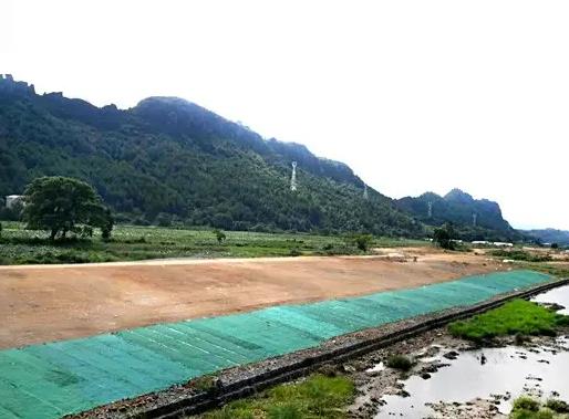 植生毯適用于各種穩(wěn)定的土質(zhì)、土石邊坡，坡度小于或等于30°的作業(yè)帶