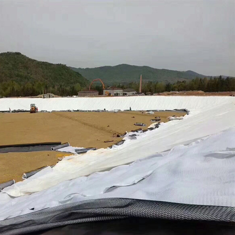 工程鋪設(shè)防滲膜過程中流程如下幾個(gè)方面